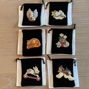 Lot of 6 ExClaynation Art tonWrar pins with bags. All new - make an offer!